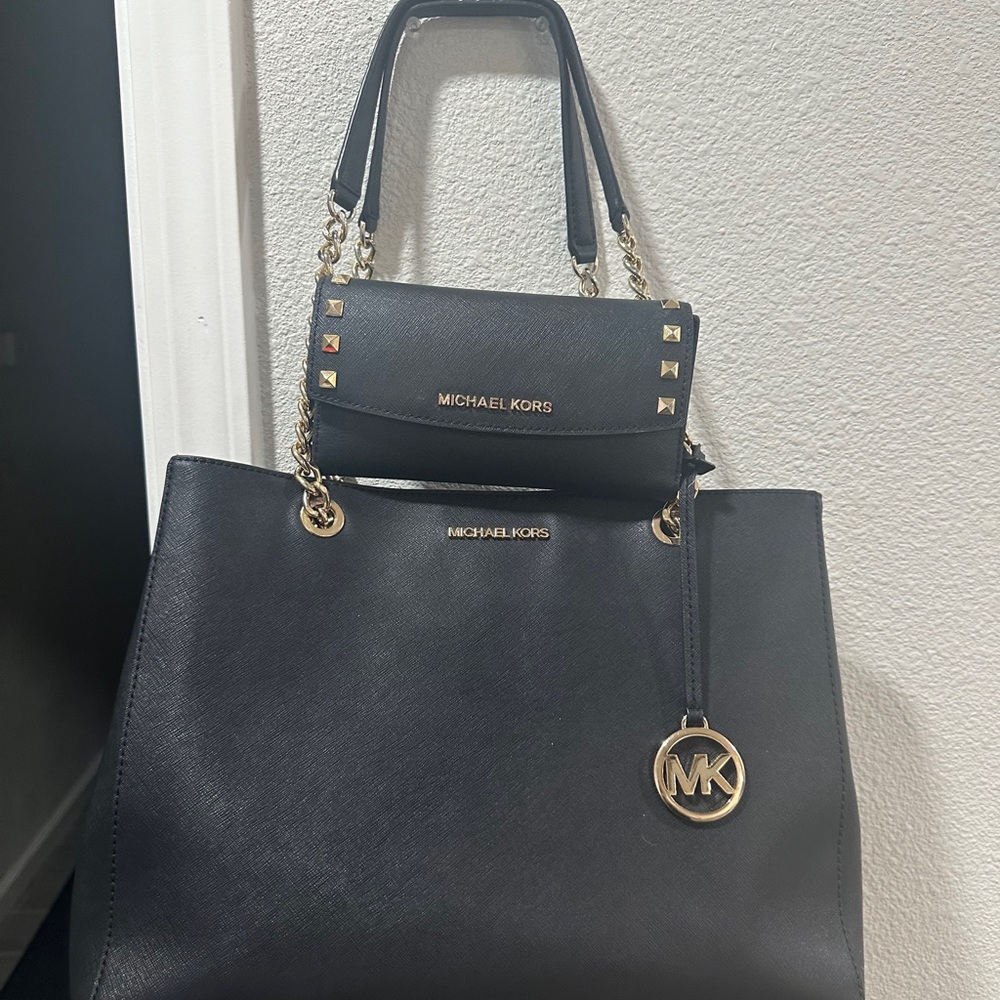 Brand New Michael Kors paid over 800 comes in box newest tags everything